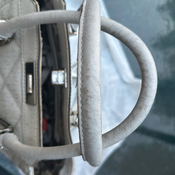 Guess satchel used but still in good shape - Picture 4 of 8